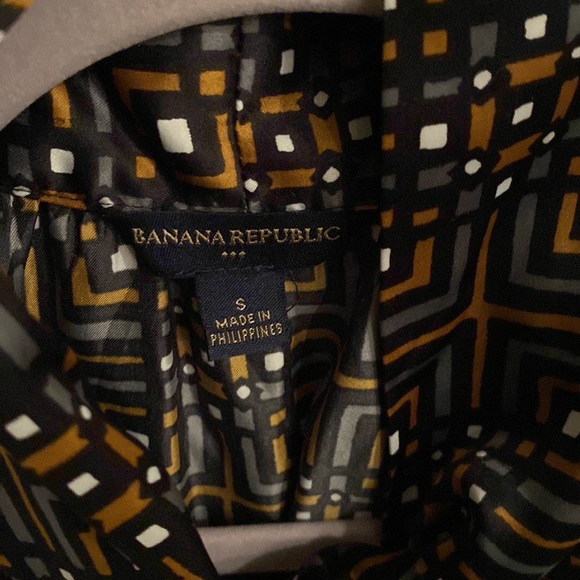 Banana Republic silky, sleeveless top with tie, size small, black/brown - Picture 5 of 8